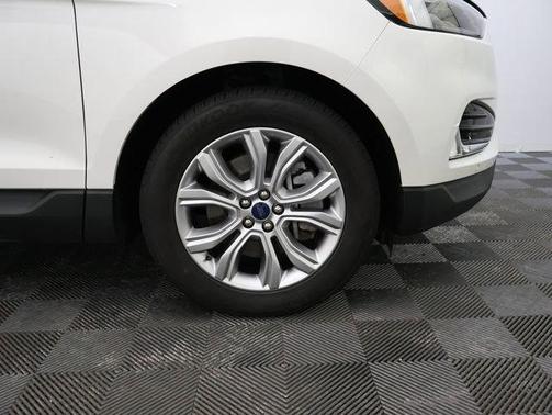 Star White 2022 Ford Edge Titanium