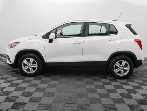 Summit White 2017 Chevrolet Trax LS