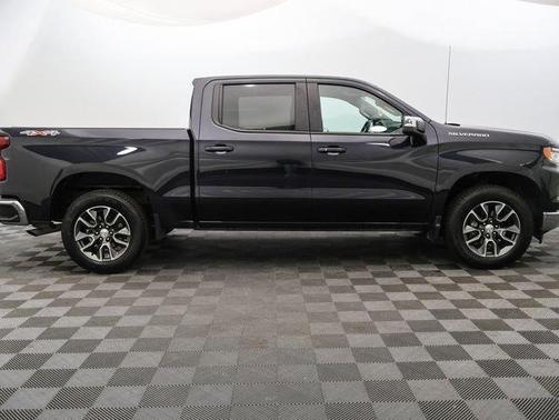Dark Ash Metallic 2024 Chevrolet Silverado 1500 LT
