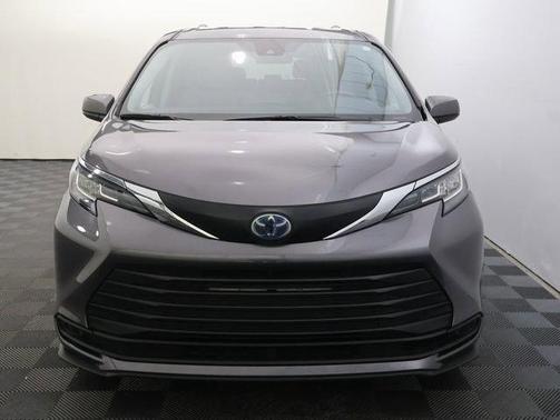 Predawn Gray Mica 2023 Toyota Sienna LE