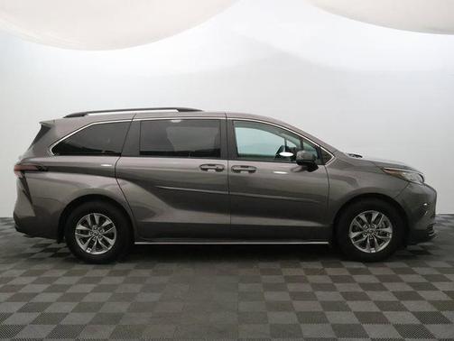 Predawn Gray Mica 2023 Toyota Sienna LE
