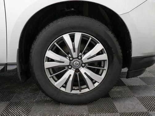 2018 Nissan Pathfinder SV