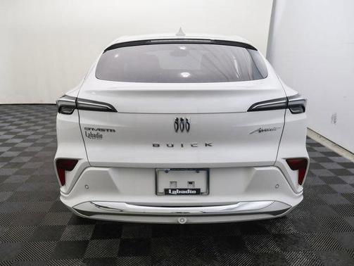 White Frost Tri-Coat 2024 Buick Envista Avenir