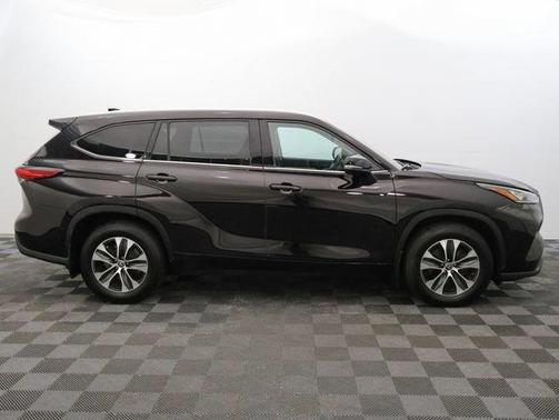 Bronze 2021 Toyota Highlander XLE