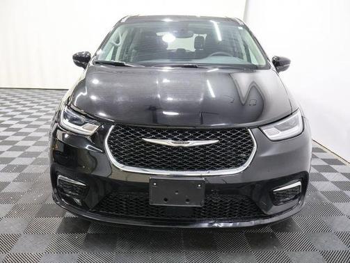 2024 Chrysler Pacifica Touring-L