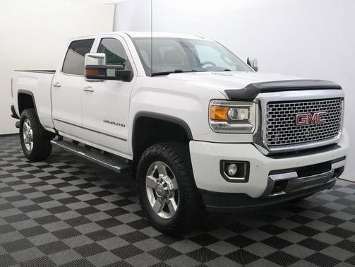 White 2016 GMC Sierra 2500 Denali