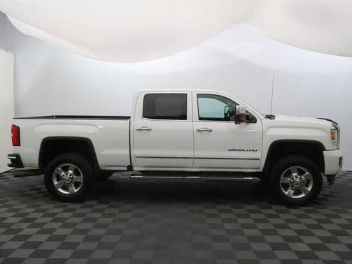 White 2016 GMC Sierra 2500 Denali