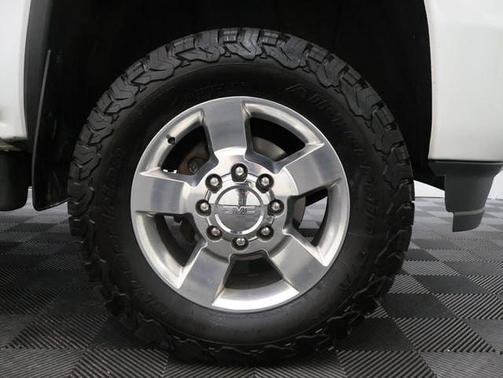 White 2016 GMC Sierra 2500 Denali