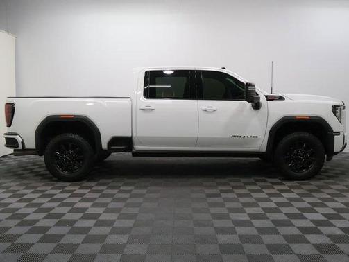 2025 GMC Sierra 2500 AT4