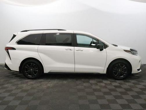 2024 Toyota Sienna 