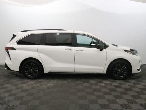 2024 Toyota Sienna 