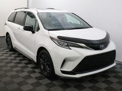 2024 Toyota Sienna 