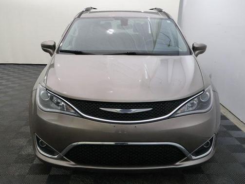 2018 Chrysler Pacifica Touring-L