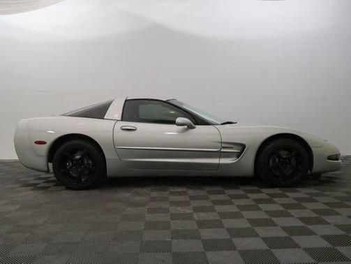 Sebring Silver Metallic 2000 Chevrolet Corvette