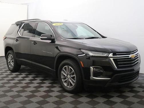 Mosaic Black Metallic 2023 Chevrolet Traverse LT Cloth