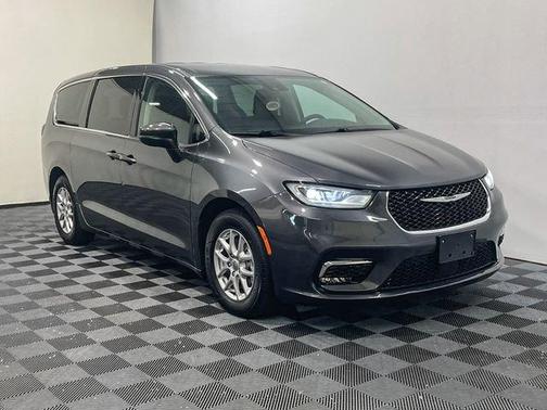 2023 Chrysler Pacifica Touring-L