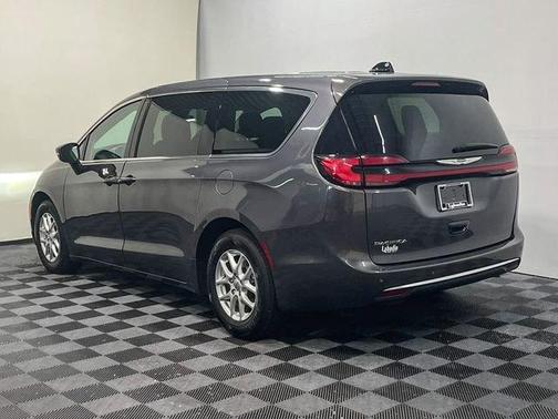 2023 Chrysler Pacifica Touring-L