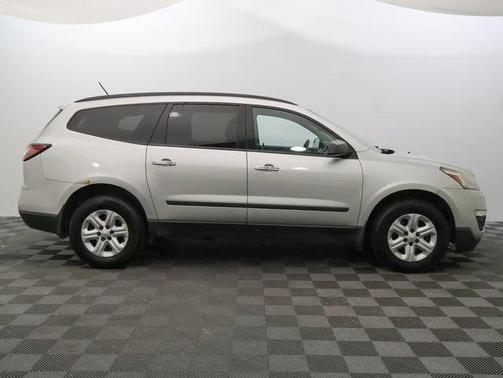Silver Ice Metallic 2014 Chevrolet Traverse LS