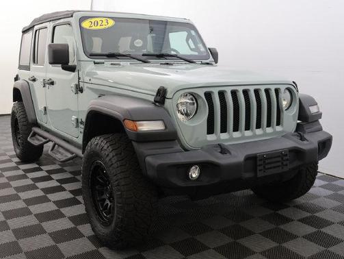 Earl Clearcoat 2023 Jeep Wrangler Sport