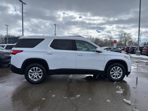 2020 Chevrolet Traverse LT Cloth