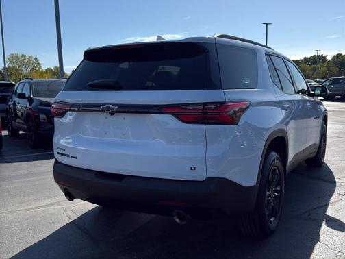 2022 Chevrolet Traverse LT Cloth