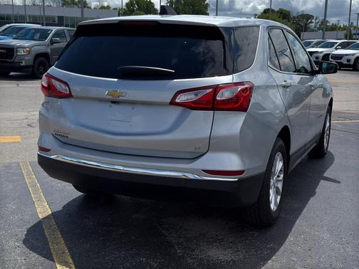 Silver Ice Metallic 2018 Chevrolet Equinox 1LT