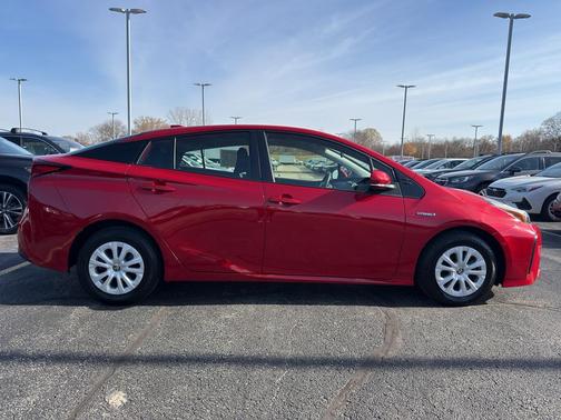 2021 Toyota Prius LE