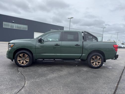 2024 Nissan Titan SV