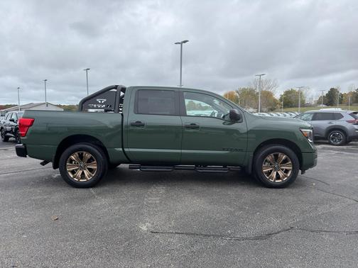 2024 Nissan Titan SV