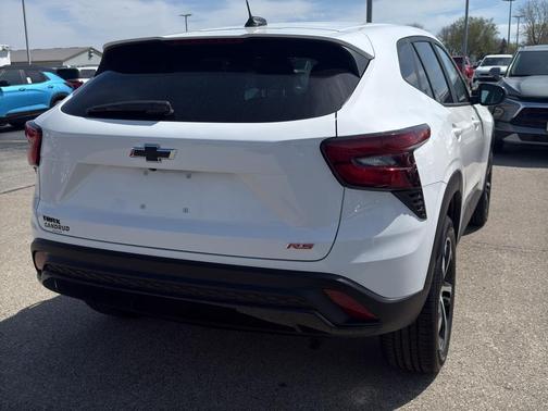 Summit White 2024 Chevrolet Trax 1RS