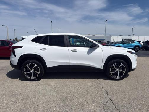 Summit White 2024 Chevrolet Trax 1RS