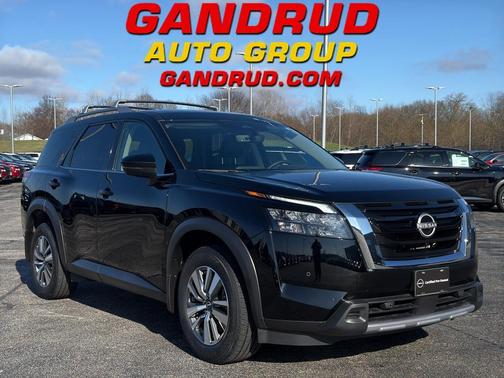 Super Black 2025 Nissan Pathfinder SL