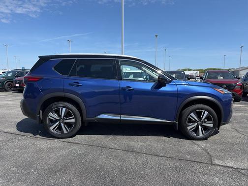 Blue / Black 2021 Nissan Rogue SL
