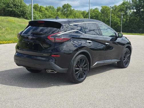Black 2024 Nissan Murano SV