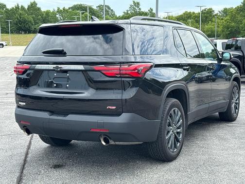 Mosaic Black Metallic 2023 Chevrolet Traverse RS