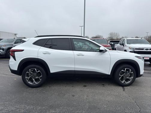 Summit White 2024 Chevrolet Trax LT