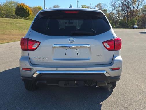 2020 Nissan Pathfinder SL