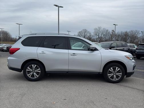 2020 Nissan Pathfinder SL