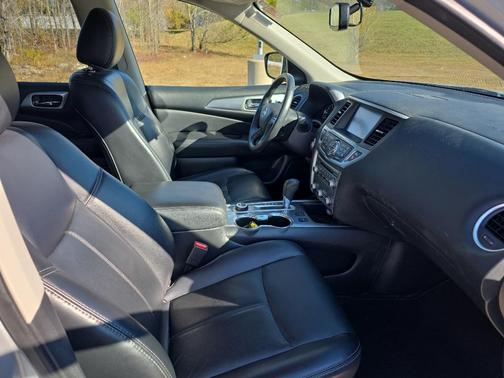 2020 Nissan Pathfinder SL