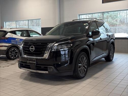 2024 Nissan Pathfinder SL