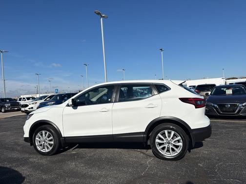 2022 Nissan Rogue Sport S