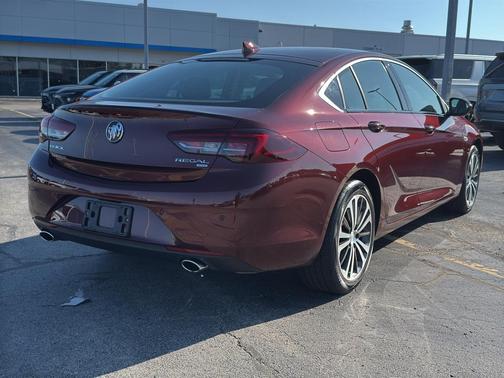2018 Buick Regal Sportback Essence