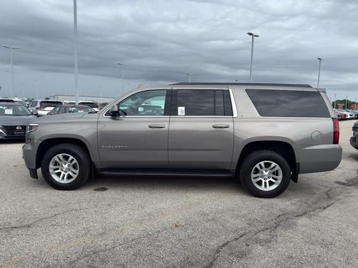 Pepperdust Metallic 2018 Chevrolet Suburban LT