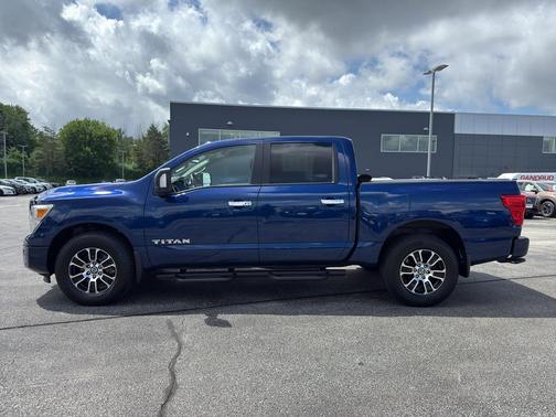 2021 Nissan Titan SV