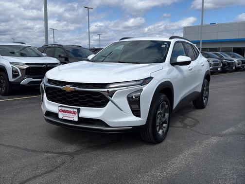 Summit White 2024 Chevrolet Trax LT