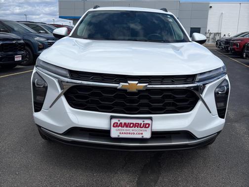 Summit White 2024 Chevrolet Trax LT
