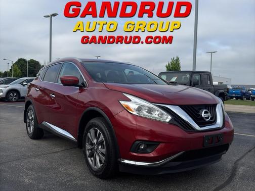 Red 2017 Nissan Murano SL