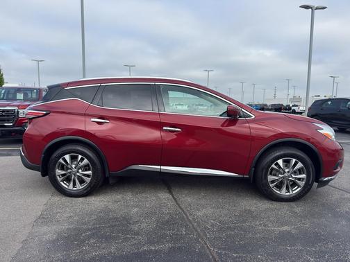 Red 2017 Nissan Murano SL