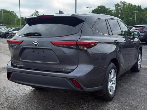 Magnetic Gray Metallic 2020 Toyota Highlander LE