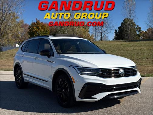 2022 Volkswagen Tiguan 2.0T SE R-Line Black